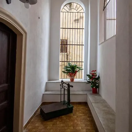 Dimora Porta Garibaldi Tatil Evi *